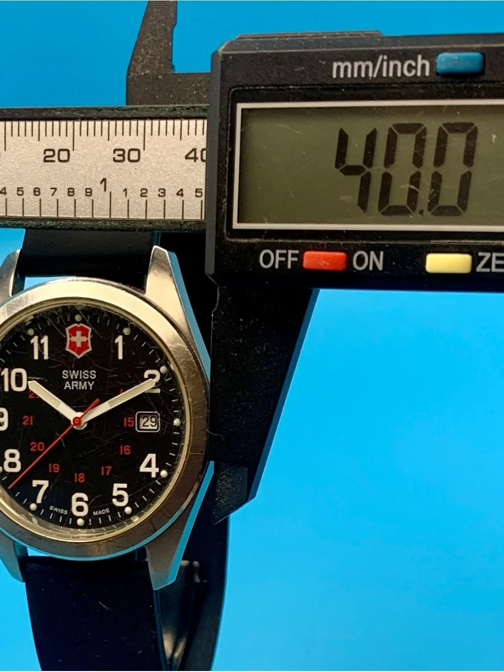 VICTORINOX SWISS ARMY GARRISON Men’s Swiss Field Wristwatch Works New Batt/Strap